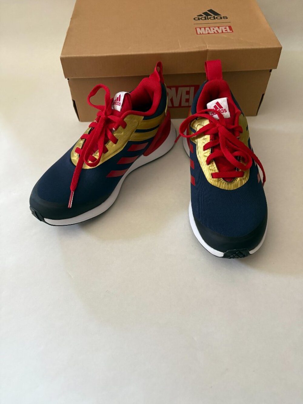 NIB Kid's Adidas Marvel RapidaRun Avengers K Sneakers Size 2